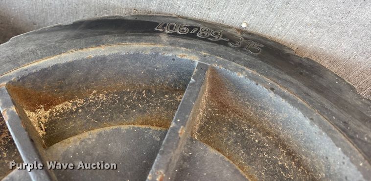 image for item ET7307 Tennant M20 Sweeper-scrubber.