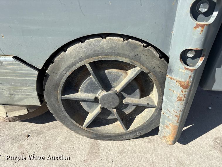 image for item ET7307 Tennant M20 Sweeper-scrubber.