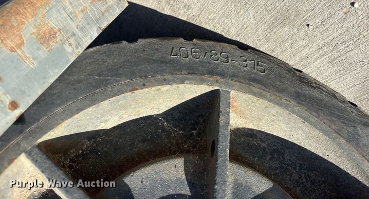 image for item ET7307 Tennant M20 Sweeper-scrubber.