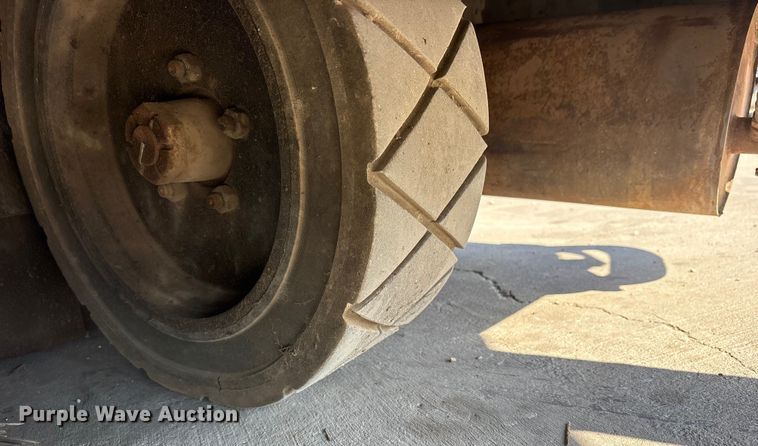 image for item ET7307 Tennant M20 Sweeper-scrubber.