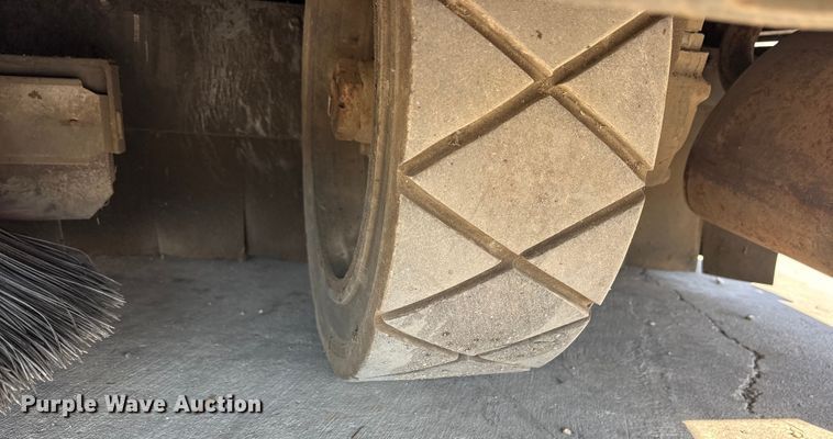 image for item ET7307 Tennant M20 Sweeper-scrubber.