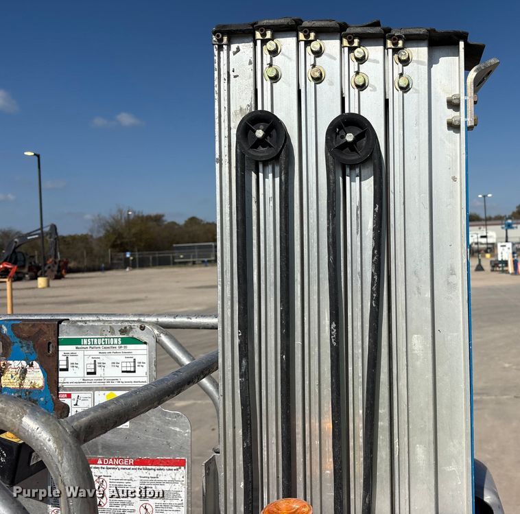 image for item ET7308 2017 Genie GR-20 vertical lift