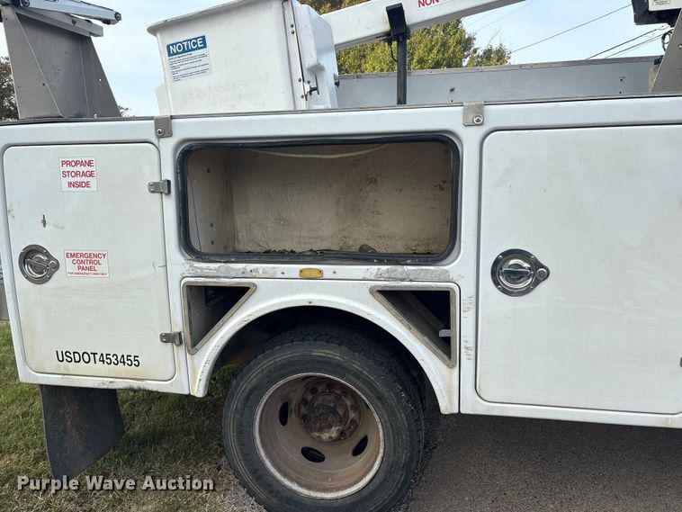 image for item ET7318 2016 Ford F450 Super Duty bucket truck
