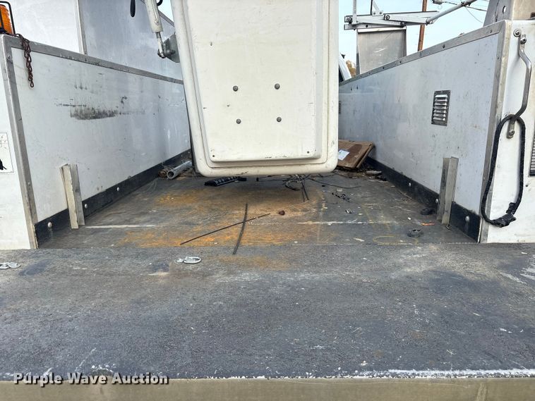 image for item ET7318 2016 Ford F450 Super Duty bucket truck