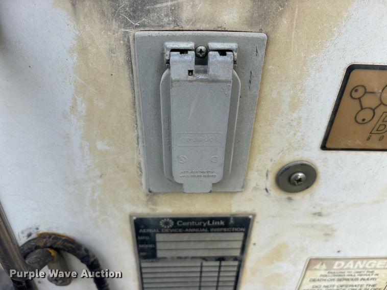 image for item ET7318 2016 Ford F450 Super Duty bucket truck