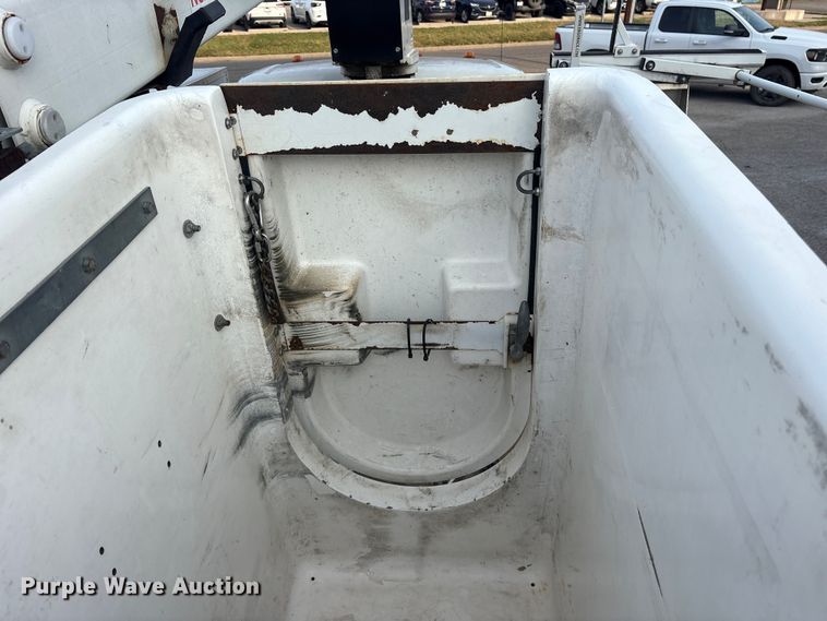 image for item ET7318 2016 Ford F450 Super Duty bucket truck