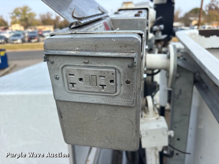 image for item ET7318 2016 Ford F450 Super Duty bucket truck