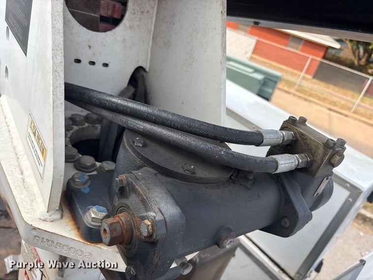 image for item ET7318 2016 Ford F450 Super Duty bucket truck