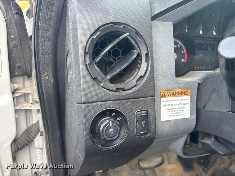 image for item ET7318 2016 Ford F450 Super Duty bucket truck