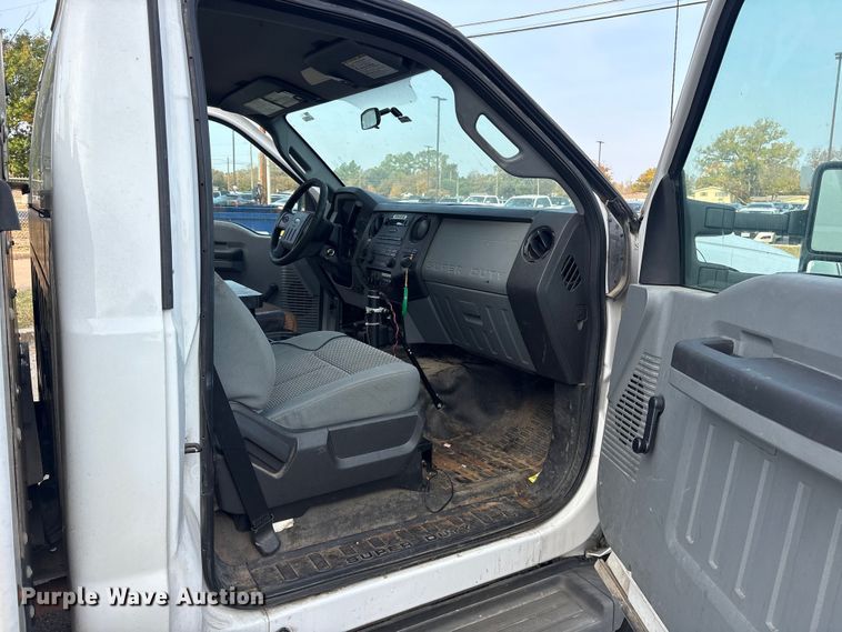 image for item ET7318 2016 Ford F450 Super Duty bucket truck