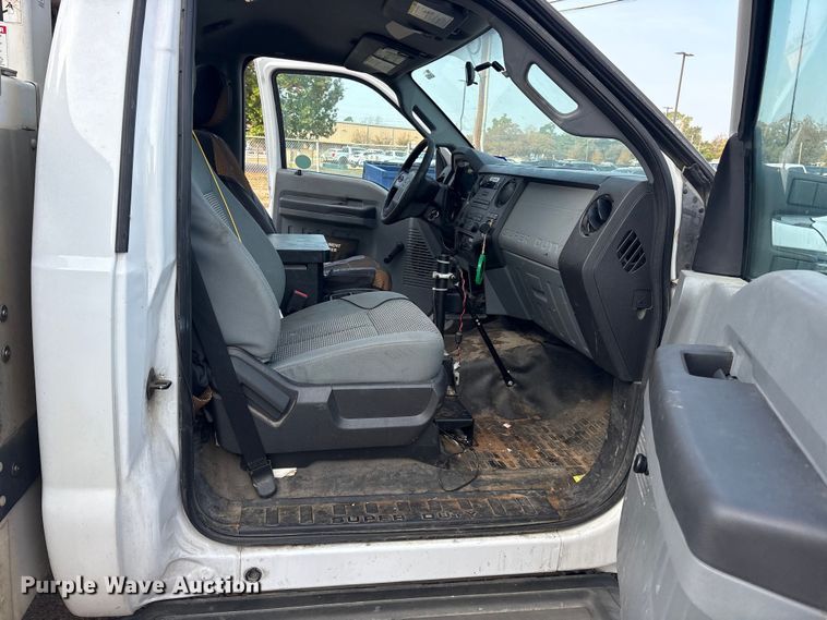 image for item ET7318 2016 Ford F450 Super Duty bucket truck