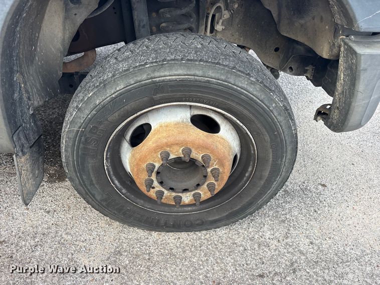 image for item ET7318 2016 Ford F450 Super Duty bucket truck