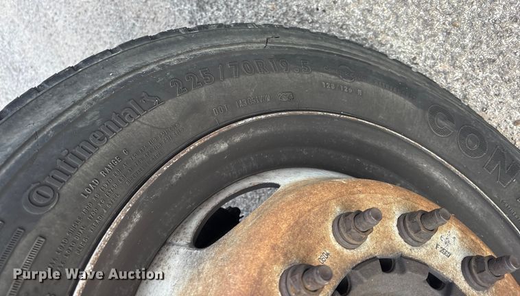 image for item ET7318 2016 Ford F450 Super Duty bucket truck