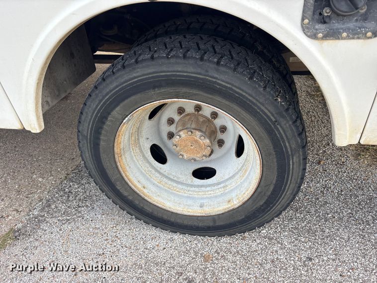 image for item ET7318 2016 Ford F450 Super Duty bucket truck