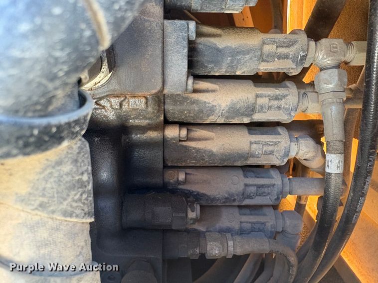 image for item ET8618 2012 Case CX75SR excavator