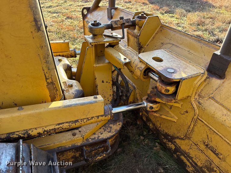 image for item EU5397 2006 Caterpillar D4G XL dozer