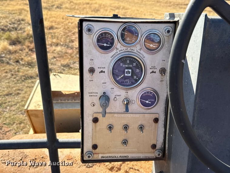 image for item EU5443 Ingersoll-Rand DD-90 double drum roller