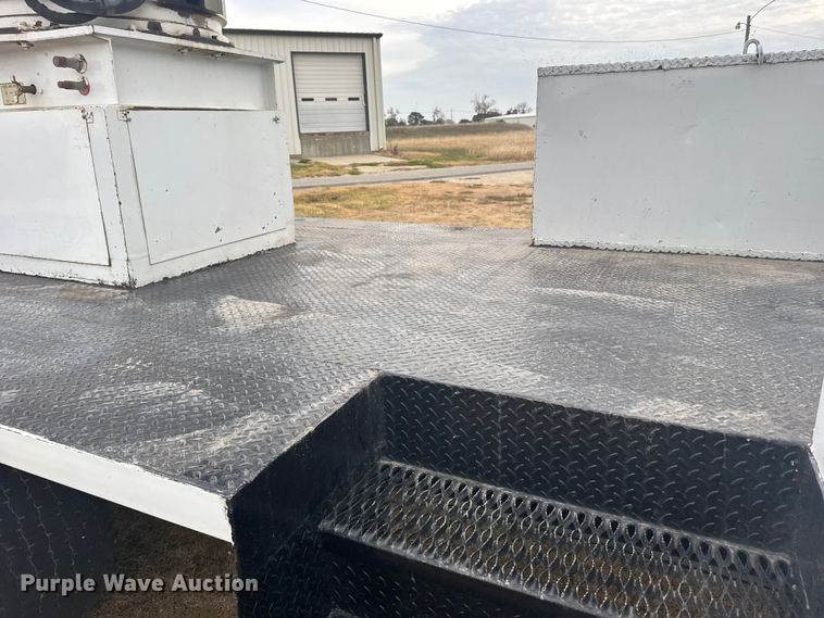 image for item EU6411 1999 GMC C7500 bucket truck