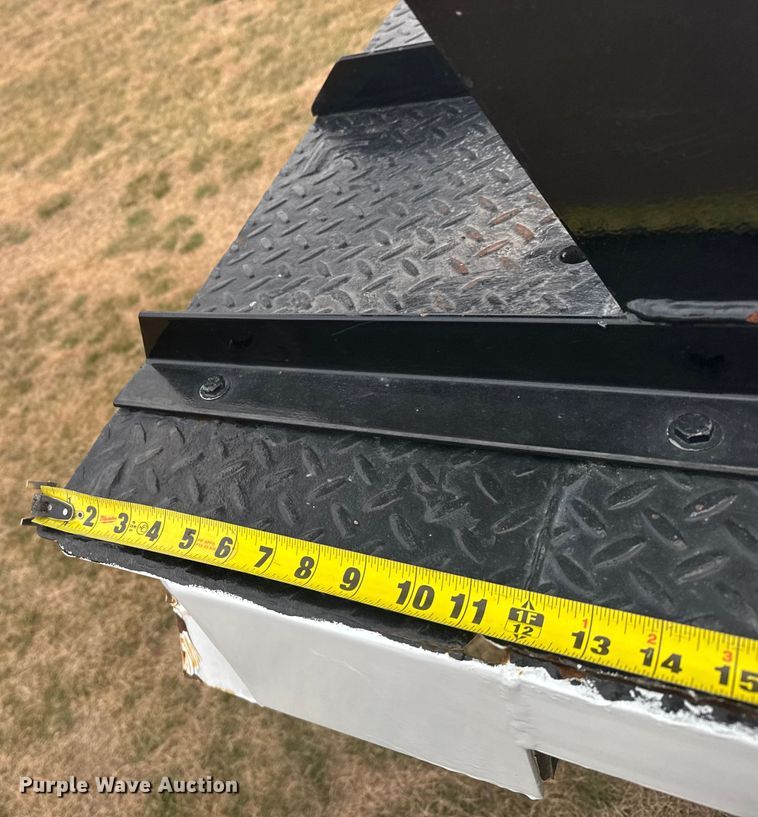 image for item EU6411 1999 GMC C7500 bucket truck