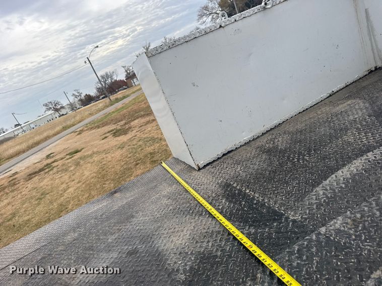 image for item EU6411 1999 GMC C7500 bucket truck