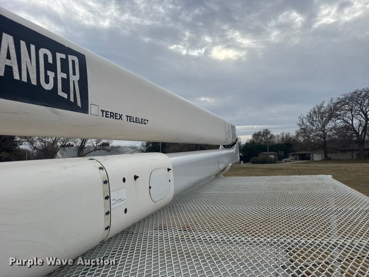 image for item EU6411 1999 GMC C7500 bucket truck