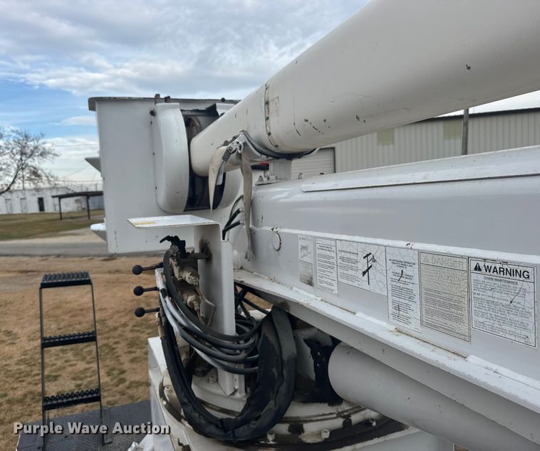 image for item EU6411 1999 GMC C7500 bucket truck