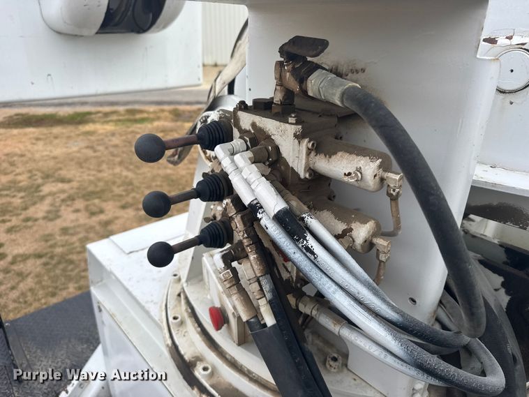 image for item EU6411 1999 GMC C7500 bucket truck