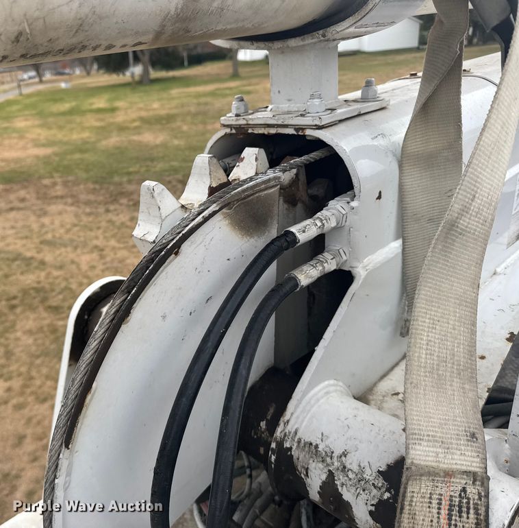 image for item EU6411 1999 GMC C7500 bucket truck