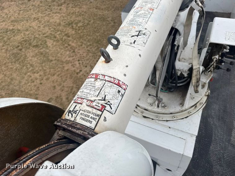 image for item EU6411 1999 GMC C7500 bucket truck