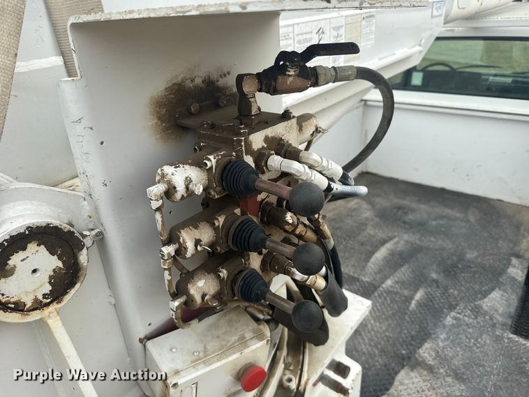 image for item EU6411 1999 GMC C7500 bucket truck