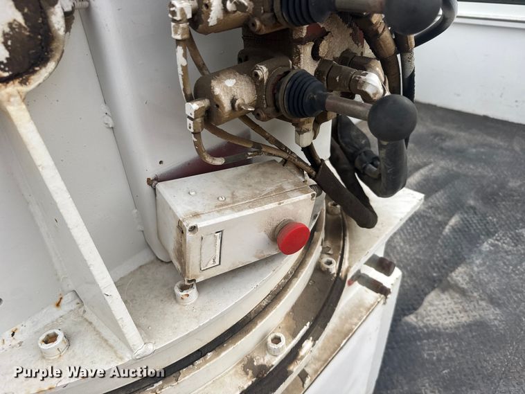 image for item EU6411 1999 GMC C7500 bucket truck