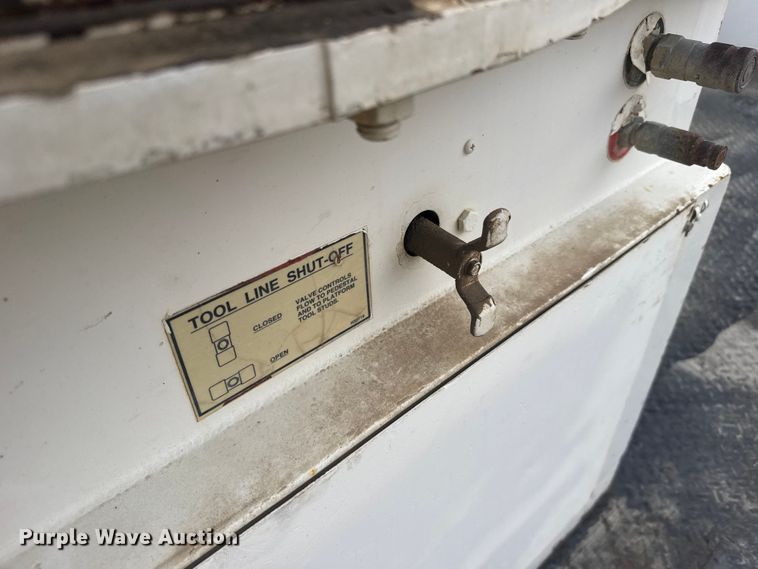 image for item EU6411 1999 GMC C7500 bucket truck