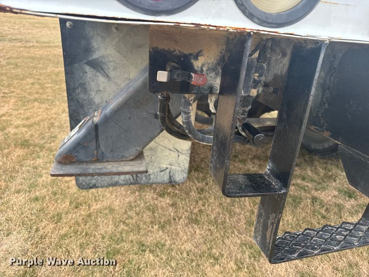 image for item EU6411 1999 GMC C7500 bucket truck