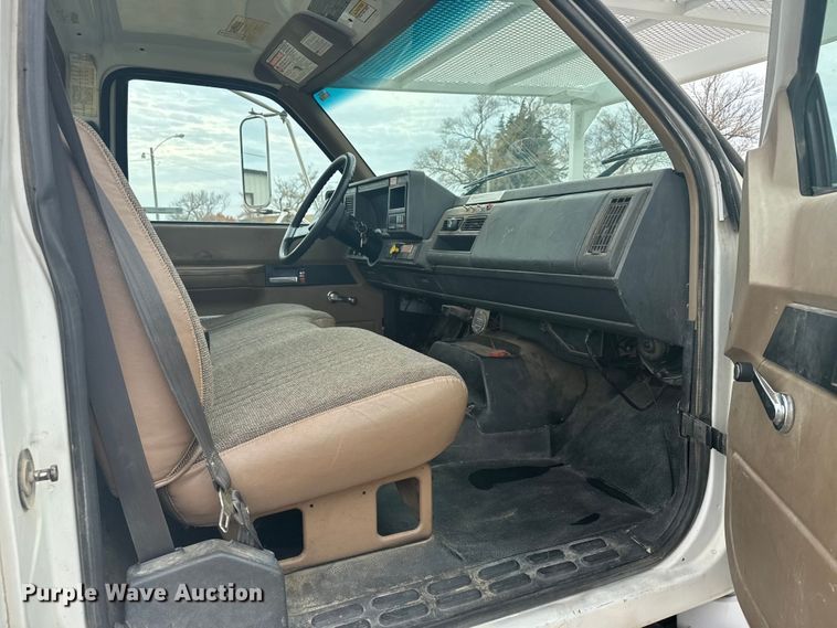 image for item EU6411 1999 GMC C7500 bucket truck