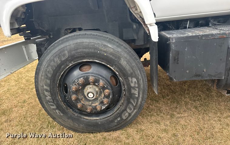 image for item EU6411 1999 GMC C7500 bucket truck