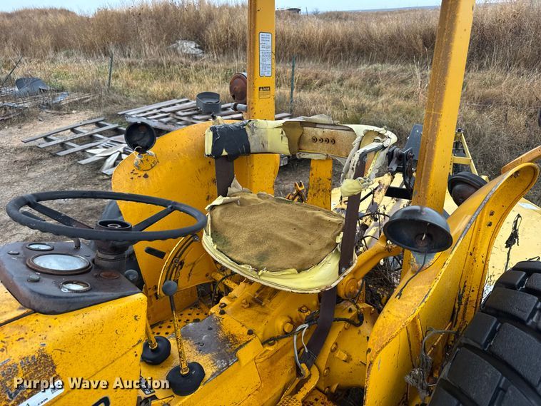 image for item EU6414 1974 John Deere 401B tractor