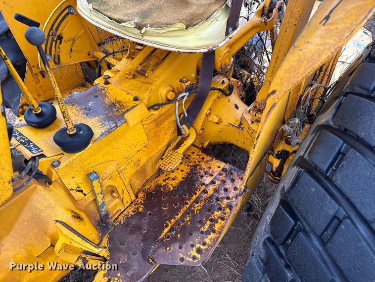 image for item EU6414 1974 John Deere 401B tractor