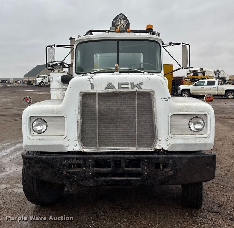image for item EU6415 1980 Mack fuel / lube truck