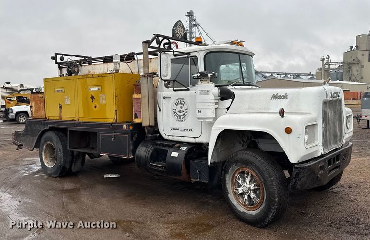 image for item EU6415 1980 Mack fuel / lube truck