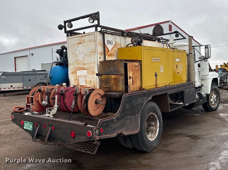 image for item EU6415 1980 Mack fuel / lube truck