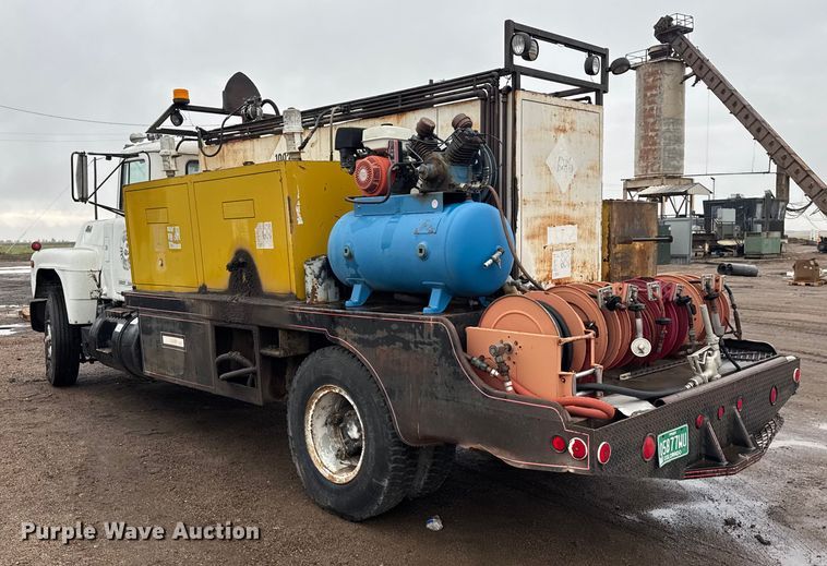 image for item EU6415 1980 Mack fuel / lube truck