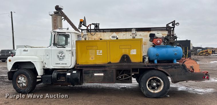 image for item EU6415 1980 Mack fuel / lube truck