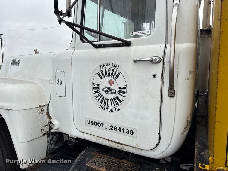 image for item EU6415 1980 Mack fuel / lube truck