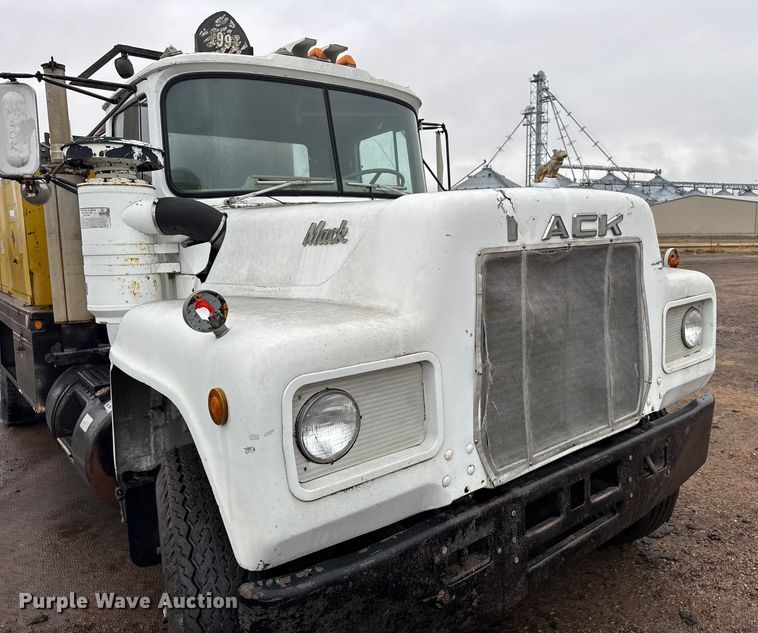 image for item EU6415 1980 Mack fuel / lube truck