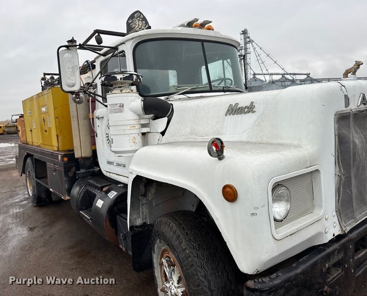 image for item EU6415 1980 Mack fuel / lube truck