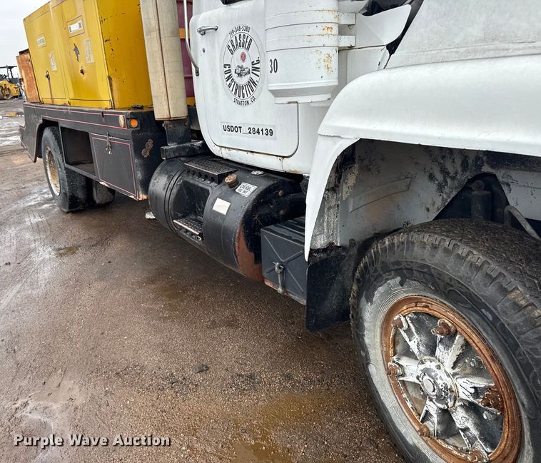 image for item EU6415 1980 Mack fuel / lube truck