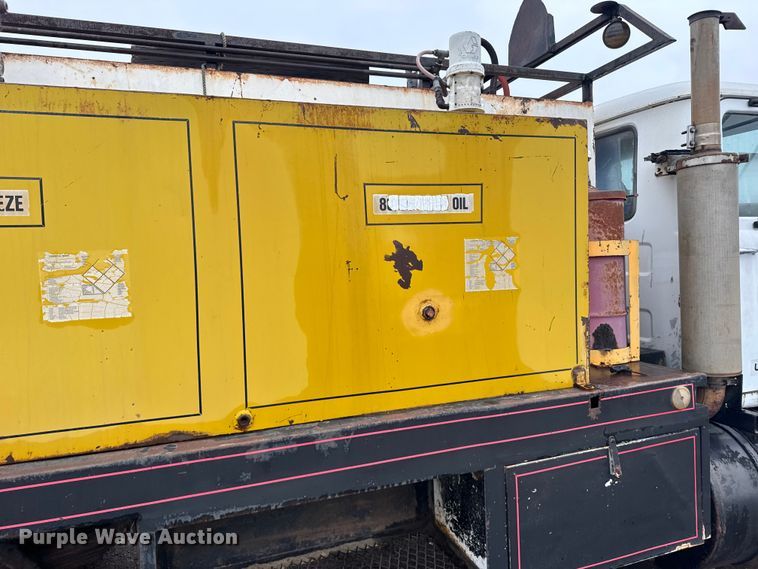 image for item EU6415 1980 Mack fuel / lube truck