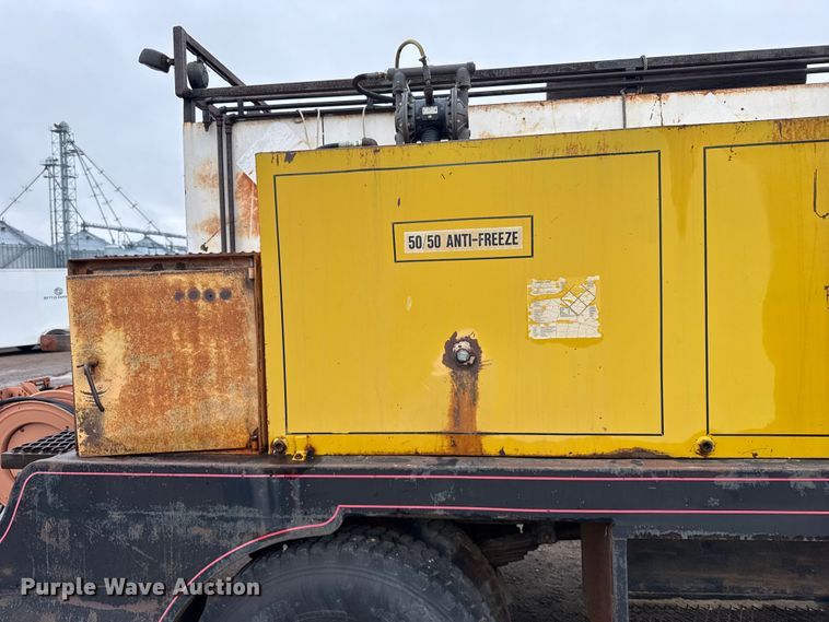 image for item EU6415 1980 Mack fuel / lube truck