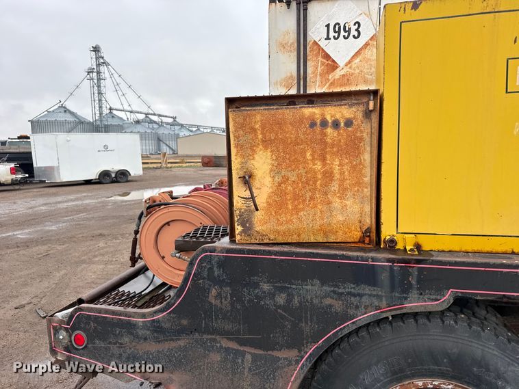 image for item EU6415 1980 Mack fuel / lube truck