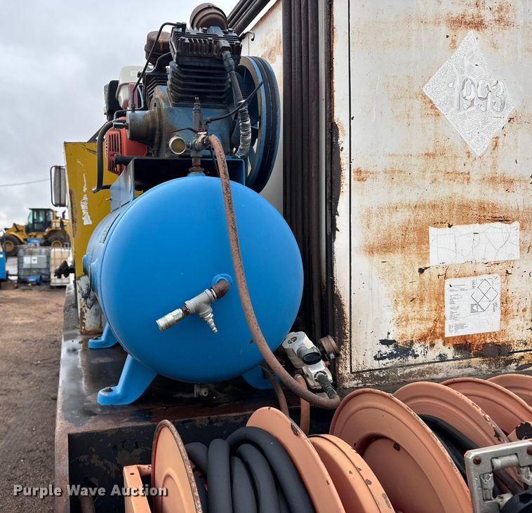 image for item EU6415 1980 Mack fuel / lube truck